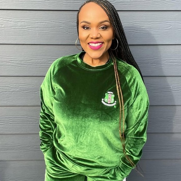 Ivy Storehouse AKA Alpha Kappa Alpha Velour Sweatshirt Medium Green Embroidered - Picture 8 of 8